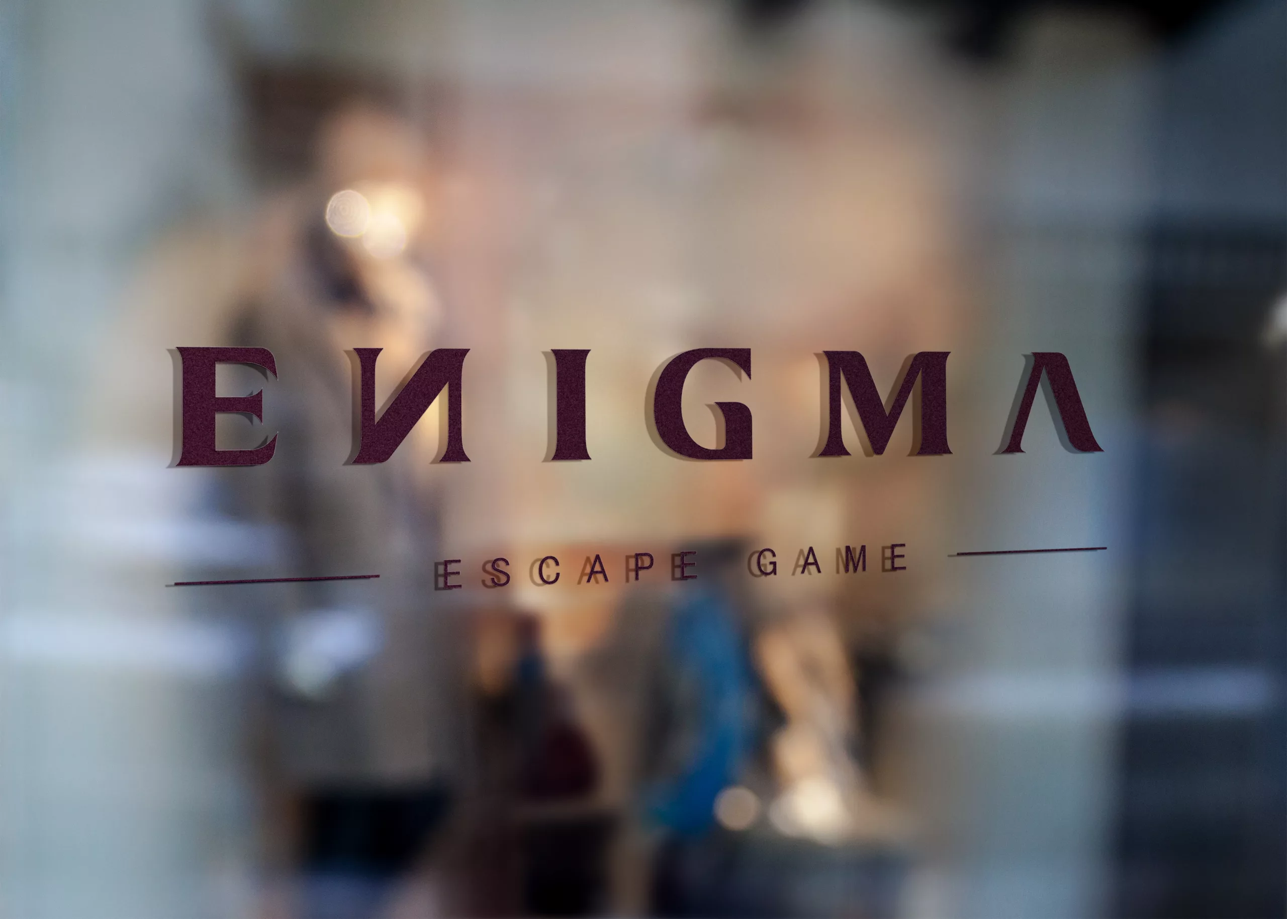Mockup du logo ENIGMA appliqué sur une vitrine