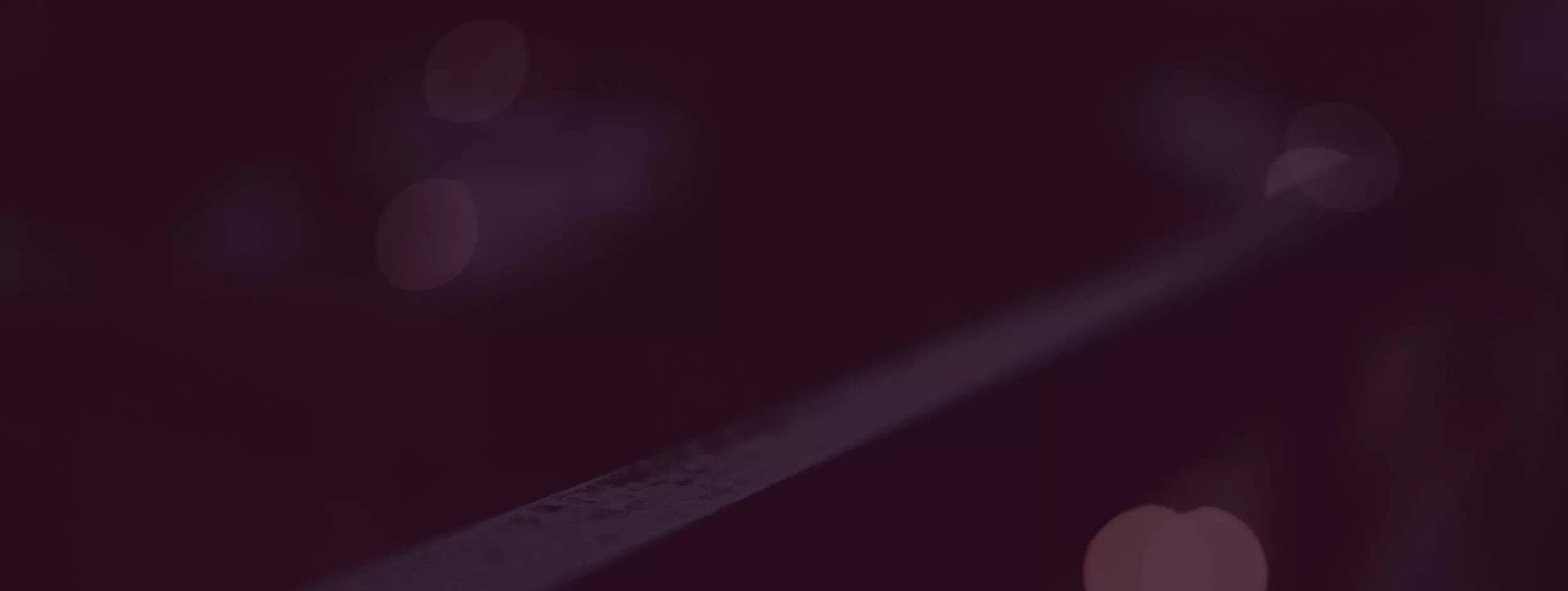 Texture sombre violette en arrière-plan, ambiance immersive